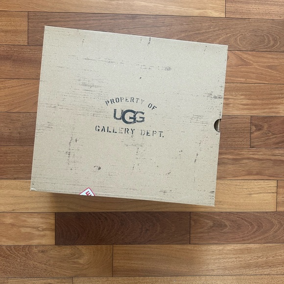 GALLERY DEPT. X UGG MENS US 10
SOLD OUT⬆️ - Picture 3 of 9